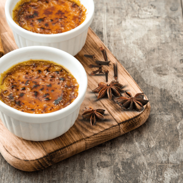 La crème brûlée est un dessert inventé au XVIIe siècle pendant un grand banquet 